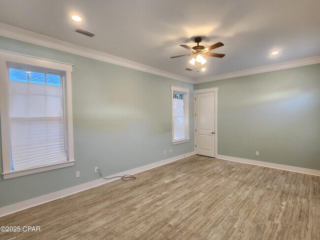 Building Photo - 3816 Mariner Dr