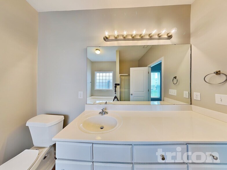 Building Photo - 239 Grovemere Ln