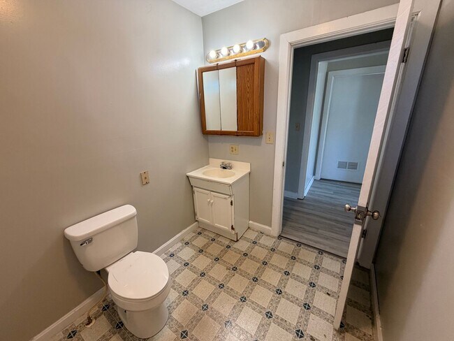 Building Photo - 2020 N Glenwood Ave