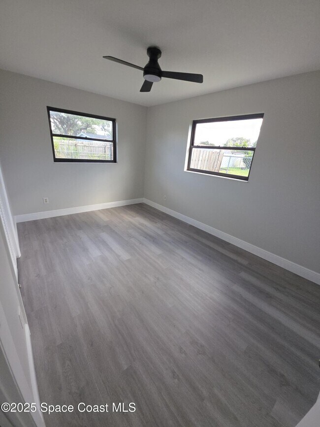 Building Photo - 1076 Hermosa Dr