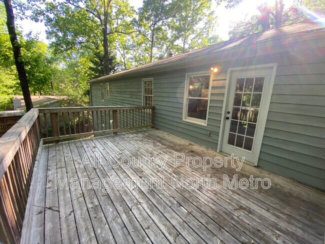 Building Photo - 410 Riverlake Ct