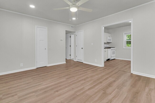 Building Photo - Charming 2BR/1BA Apartment in the Heart of Summerville