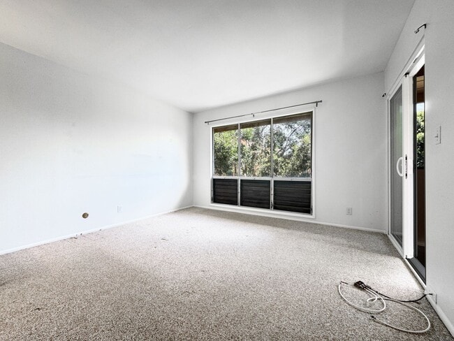 Building Photo - Pet Friendly Kaneohe Townhouse with Covere...