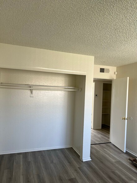 Building Photo - 43711 Challenger Way