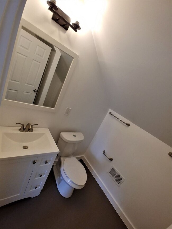 Building Photo - GORGEOUS, large 3 bedroom stand alone hous...