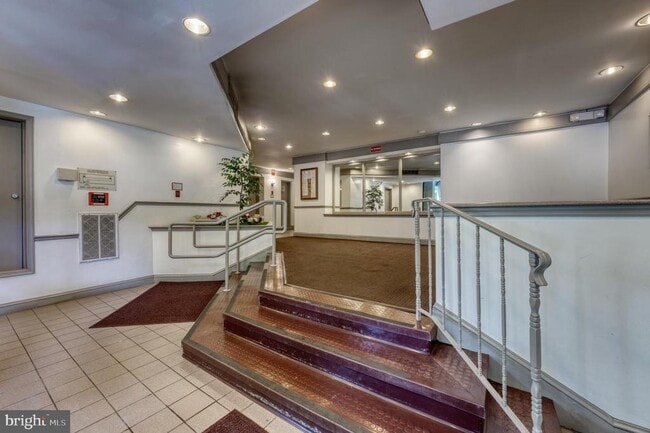 Building Photo - 4420 Briarwood Ct N