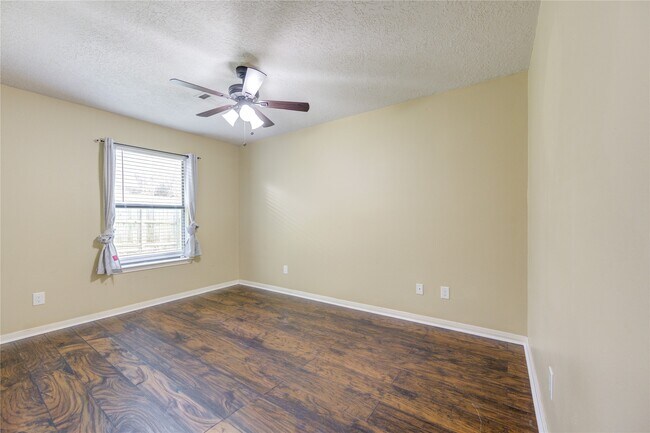 Building Photo - 9550 Thousand Oaks Loop
