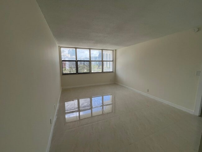 Building Photo - 1801 S Ocean Dr