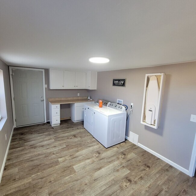 Building Photo - 4 Bed, 2 Bath Home for Lease-Furnished-Sparta,TN