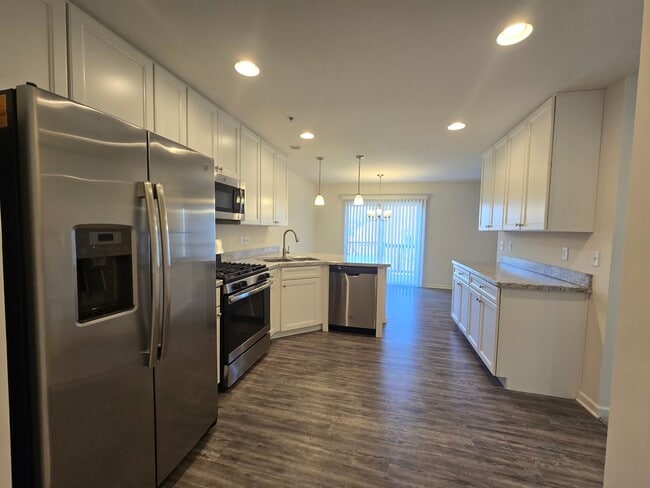 Building Photo - 7106 Country Club Hills Dr