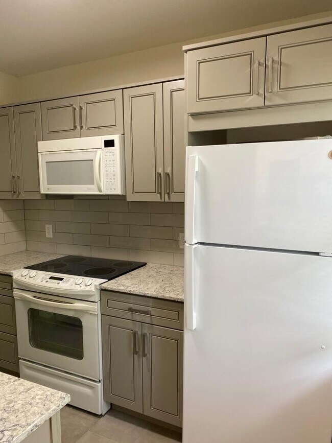 Building Photo - 1218 S B St