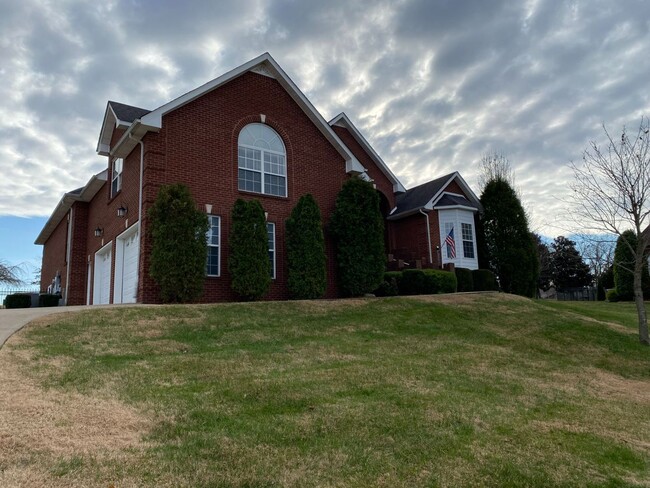 Building Photo - Lage 3 Bedroom  2 1/2 Bath Pet Friendly Home For Rent