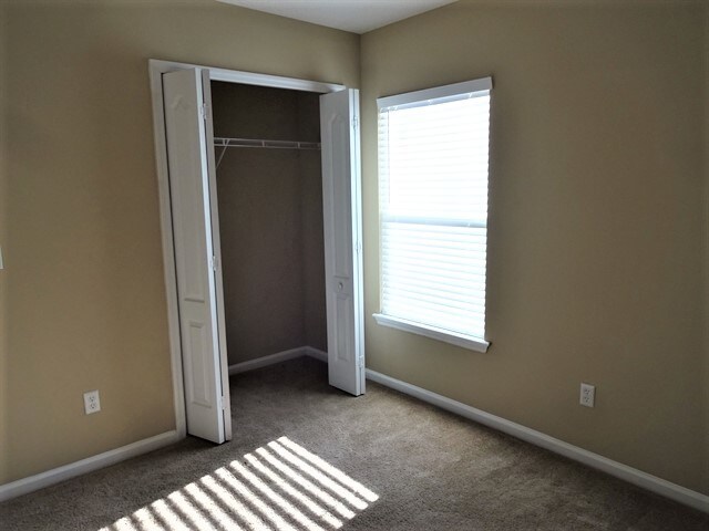 Building Photo - 633 Battlegate Ln