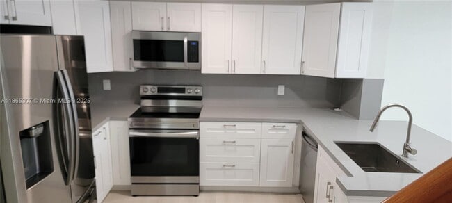 Building Photo - 781 SW 148th Ave