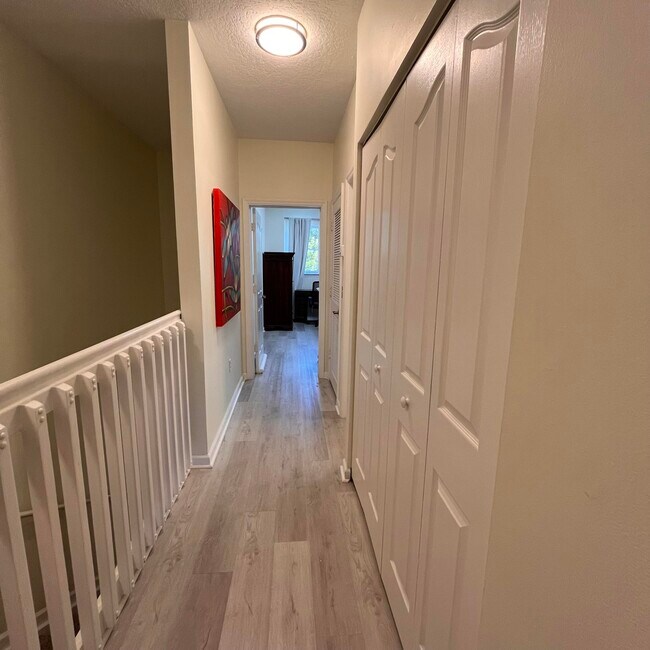 Building Photo - 2018 Alta Meadows Ln