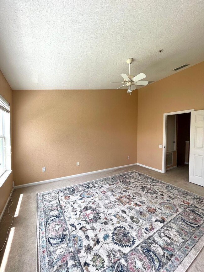 Building Photo - $1,690 2 BED / 2.5 BATH - 2 Story Townhouse