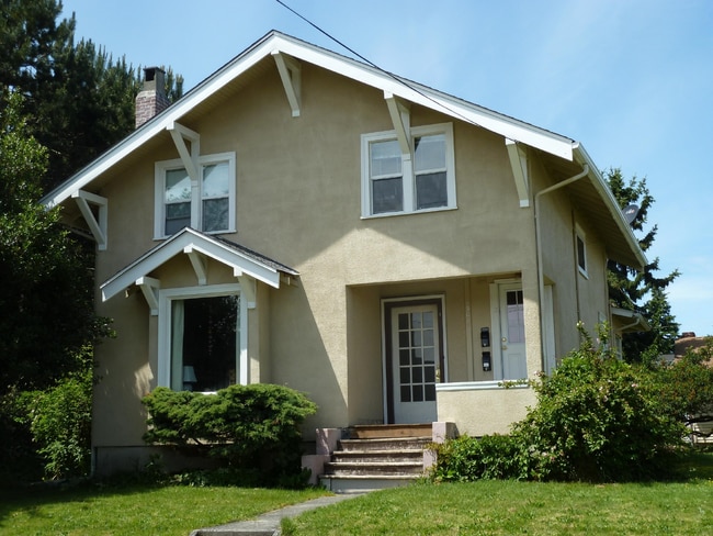 Primary Photo - Upper 2-Bed, 1-Bath in Prime Bellingham Lo...