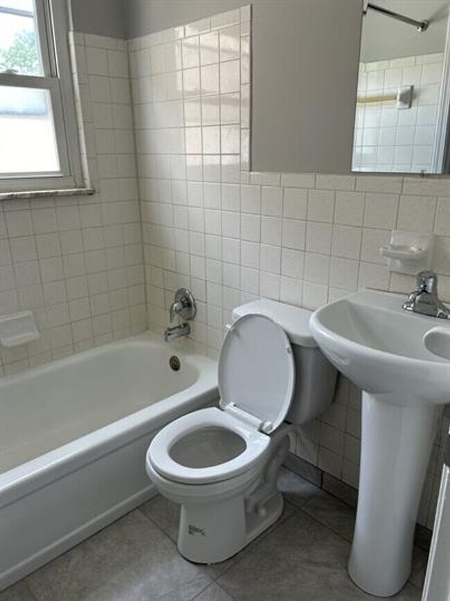 Building Photo - 4809 Saddlebrook Ln