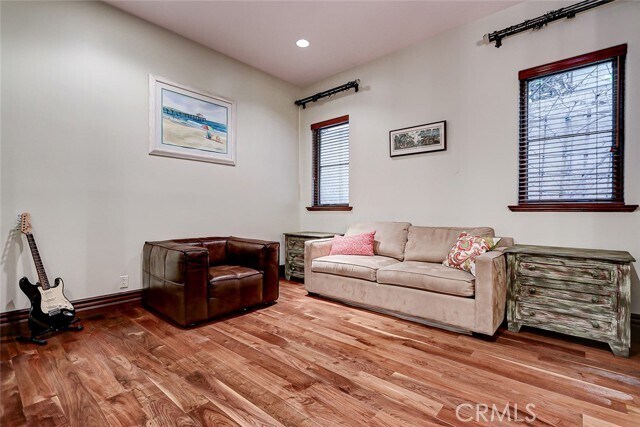 Building Photo - 853 6th St