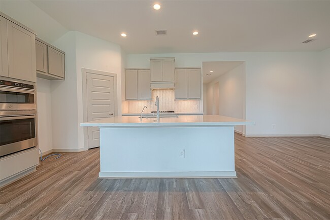Building Photo - 29326 Red Rocks Pk Dr