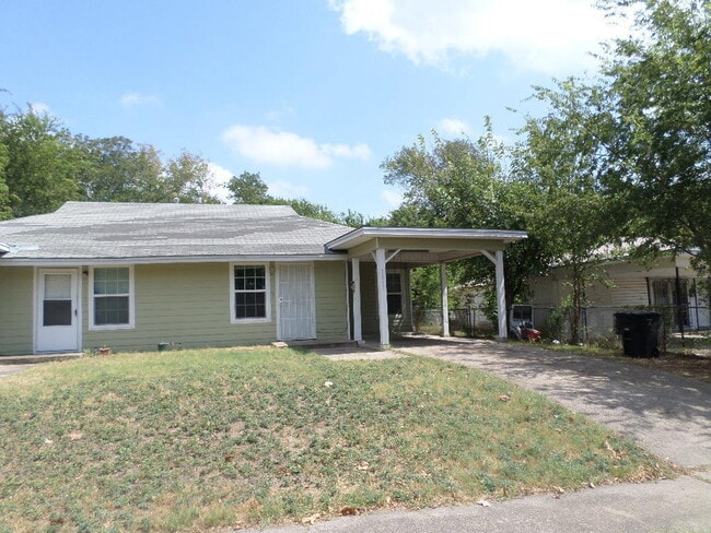 Building Photo - 1811 Poage Ave