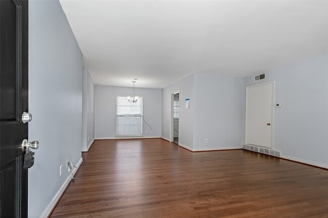 Building Photo - 6556 St Moritz Ave