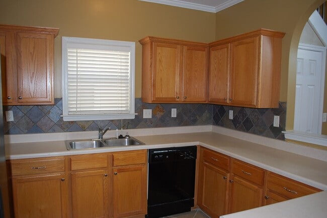 Building Photo - EXECUTIVE HOME AT HARBOR TOWN