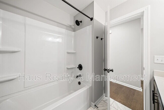 Building Photo - 1514 Fredrick Dr