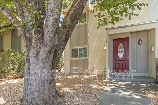 Building Photo - 850 Sequoia Blvd