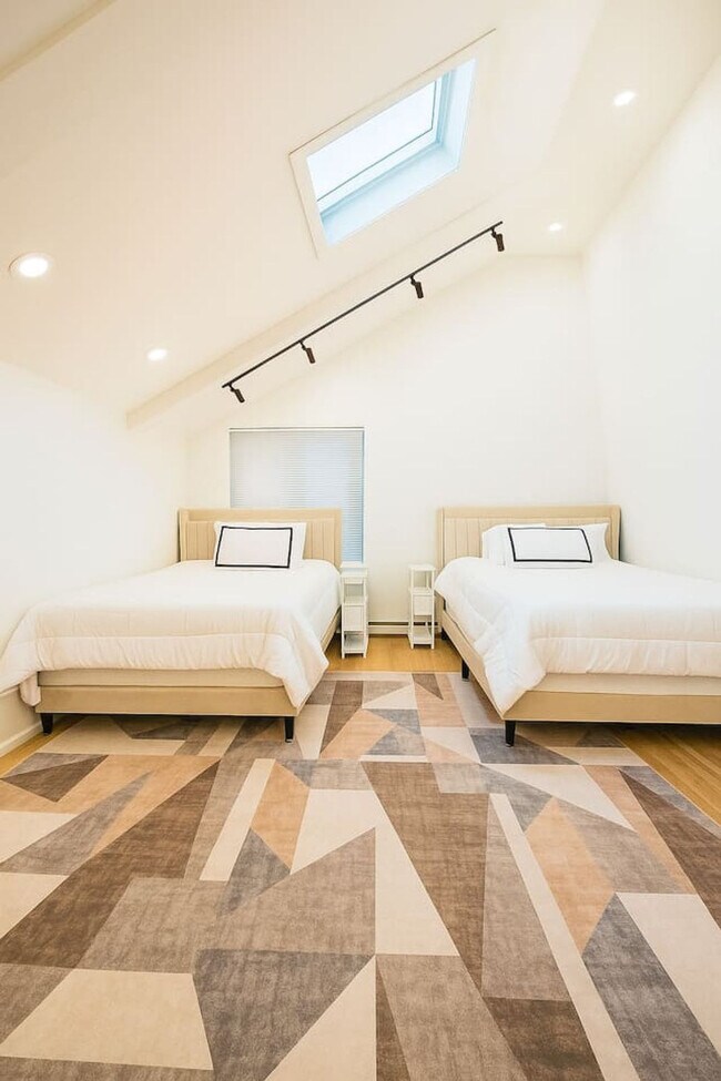 Building Photo - 1080 NY-52
