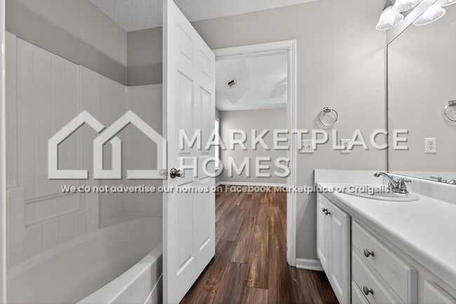 Building Photo - 1700 Crabtree Cir