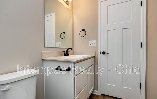 Building Photo - 1003 Beehive Grv