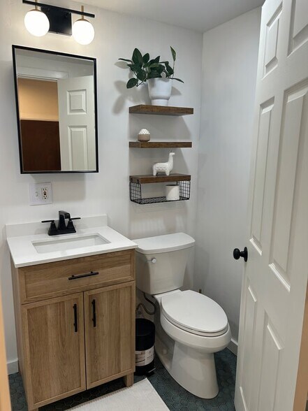 Building Photo - 632 NE Russell St