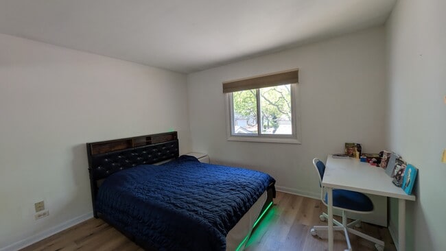 Building Photo - 424 Mallard Dr