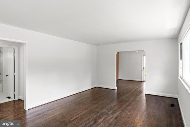 Building Photo - 5019 Leland Dr