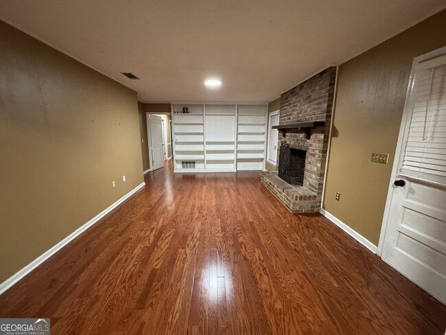 Building Photo - 107 Belair Dr