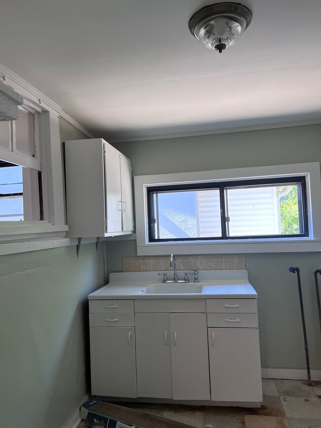 Building Photo - 1418 30th Ave