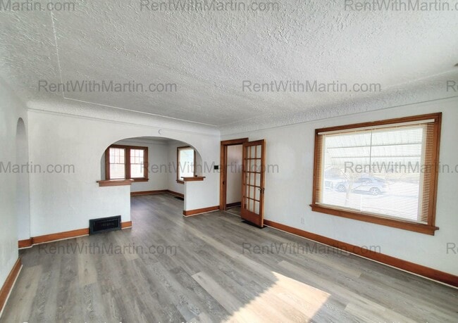 Building Photo - 137 Hope Ave