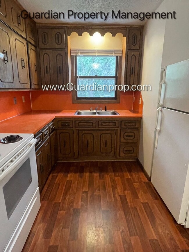 Building Photo - Columbia Heights Side By Side Duplex, Atta...