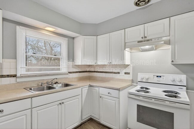 Building Photo - 12070 Garden Ln