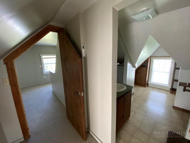 Building Photo - 2 W 4th St