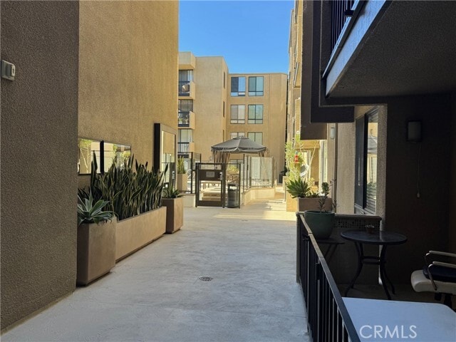 Building Photo - 7320 Hawthorn Ave