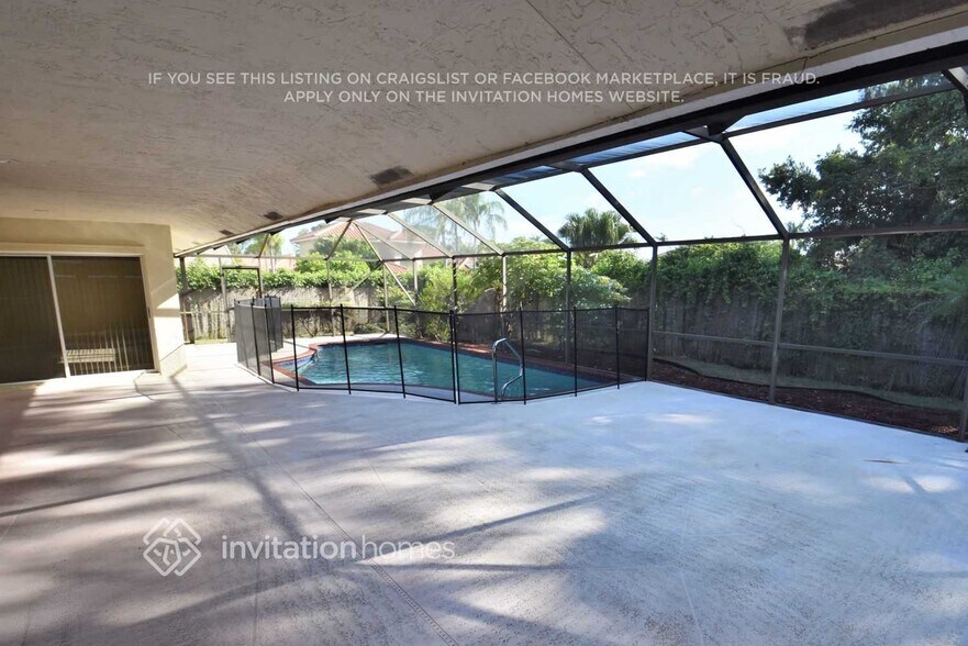 Building Photo - 9568 E Lake Dr