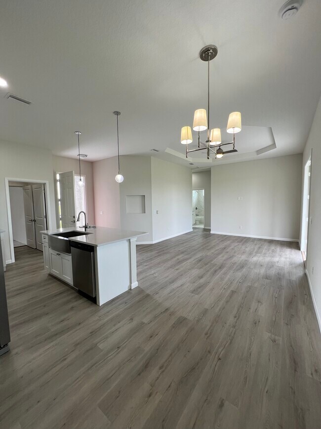 Building Photo - 1025 Jupiter Loop