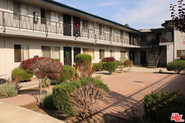 Building Photo - 1026 S Flower St