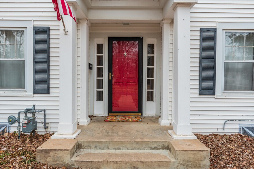 Building Photo - 425 N Bluff Ave