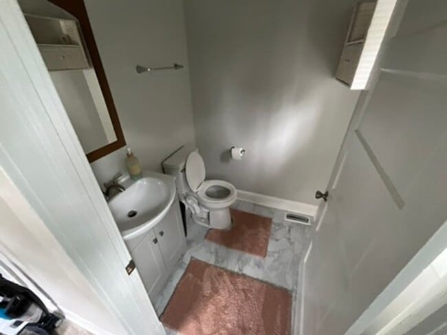 Building Photo - Charming Bungalow