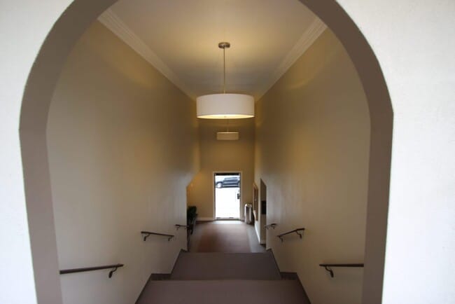 Building Photo - 10801 Rose Ave