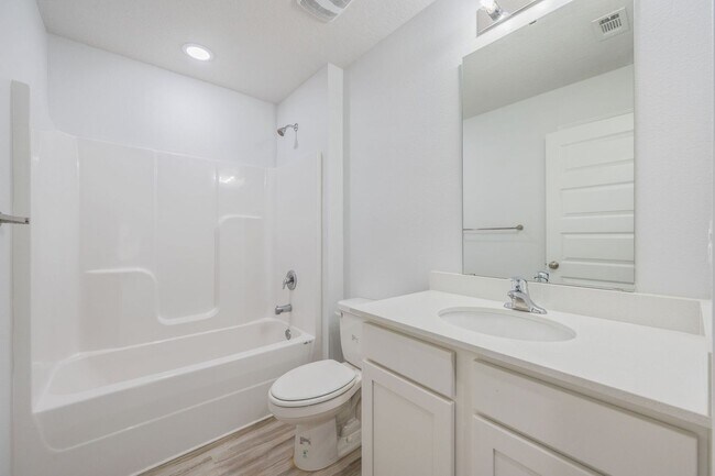 Building Photo - 522 Mary Lou Way