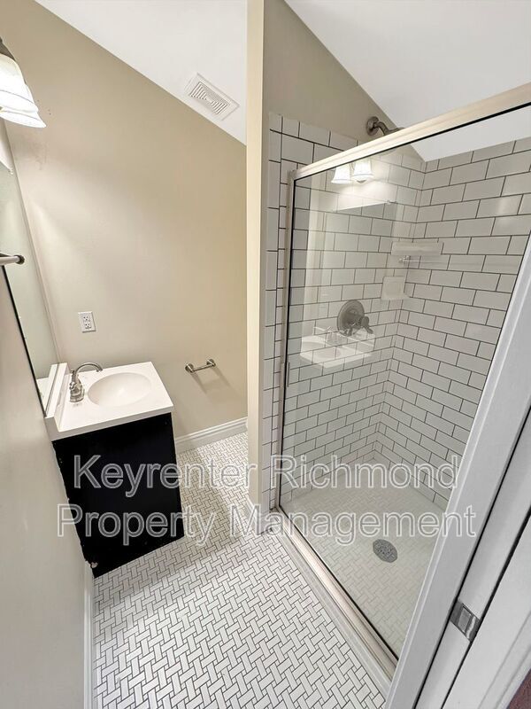 Building Photo - 708 Albemarle St